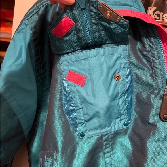 Vintage Women's Teal and Pink Windbreaker Jacket - Picture 4 of 11